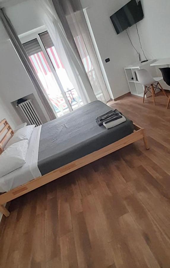 Italien Chic, Camera Con Bagni Condivisi Бари Экстерьер фото